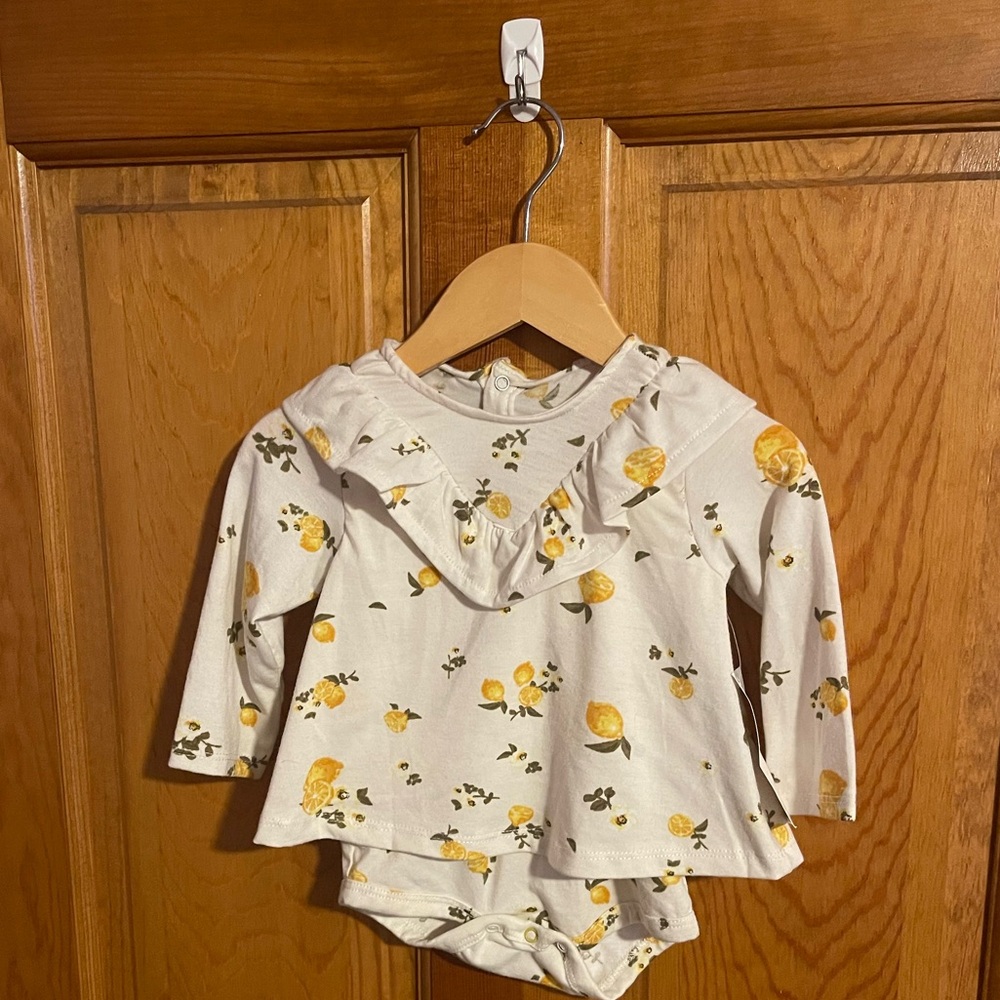 Jessica Simpson Lemon top